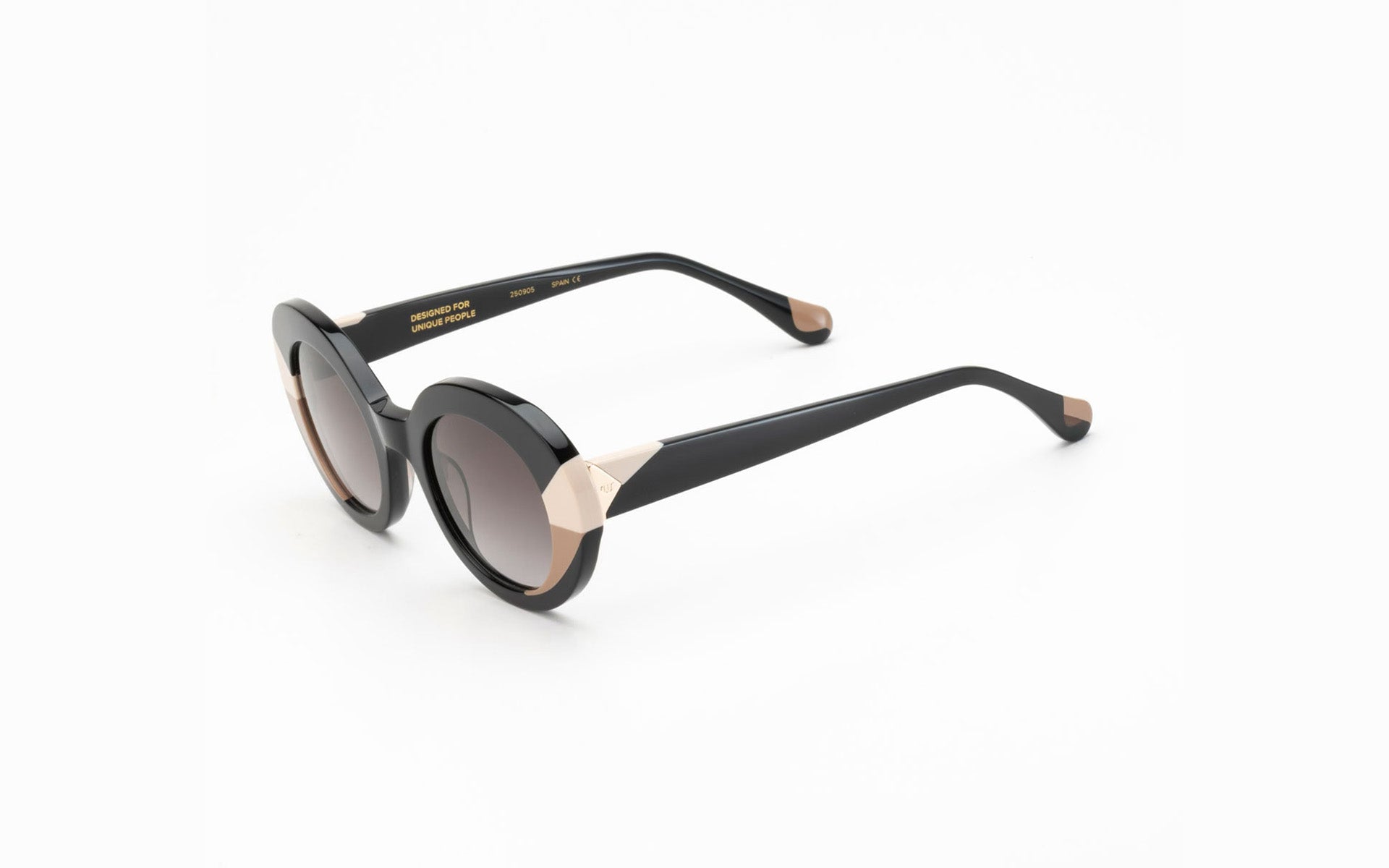 WOODYS ANUK 01